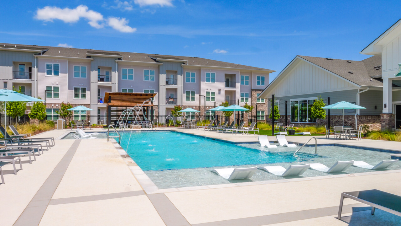 The Waters At Millerville in Baton Rouge, LA - Building Photo