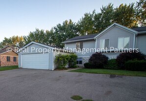 4751 Circle Shore Dr SE in Kentwood, MI - Building Photo