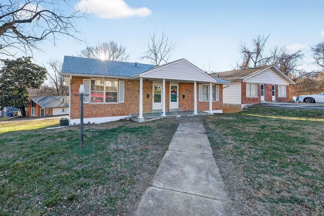 8908 Scottdale Ave in Jennings, MO - Building Photo - Building Photo