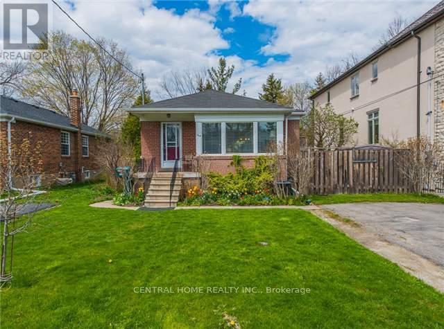 164 Franklin Ave in Toronto, ON - Building Photo