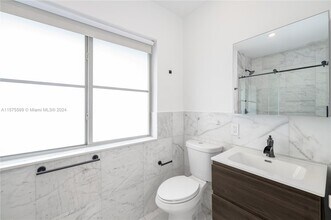 557 Meridian Ave, Unit B in Miami Beach, FL - Building Photo - Building Photo