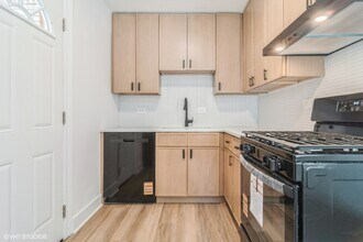 5809 N Rogers Ave in Chicago, IL - Building Photo - Building Photo
