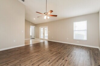 839 Greenbelt Cir in Brandon, FL - Building Photo - Building Photo