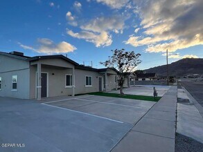 8761 Lawson - in El Paso, TX - Building Photo - Building Photo