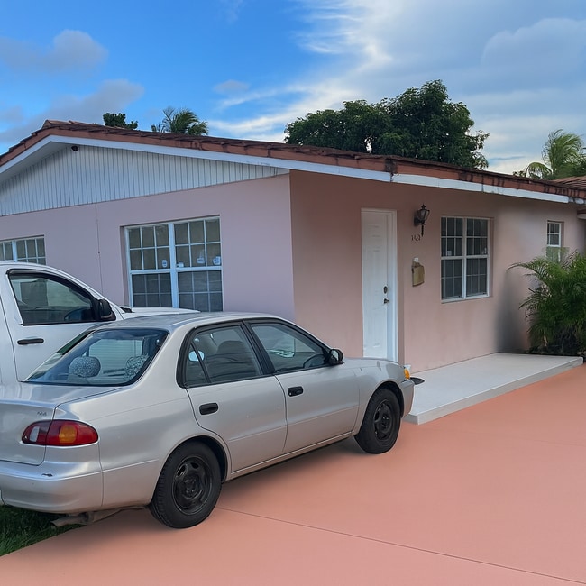 3612 NW 5th St in Miami, FL - Foto de edificio - Building Photo