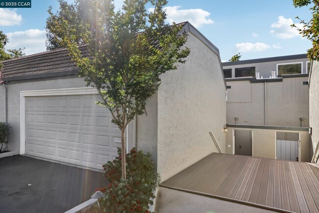 1035 Alta Mesa in Moraga, CA - Building Photo - Building Photo