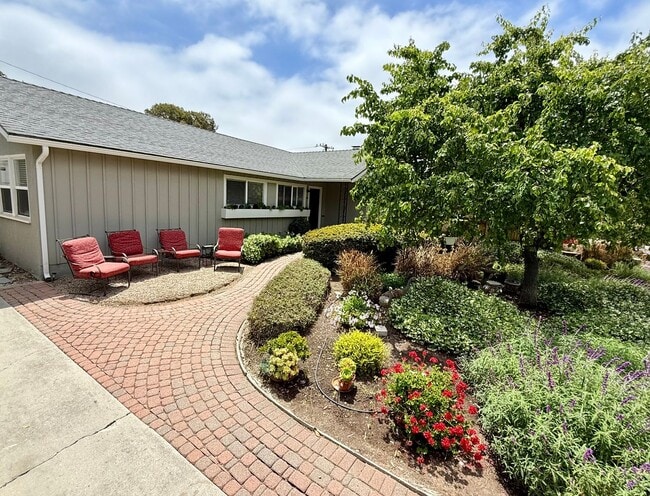 240 Vista De La Cumbre in Santa Barbara, CA - Building Photo - Building Photo