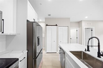 630 NE 166th St, Unit 3 in Miami, FL - Building Photo - Building Photo