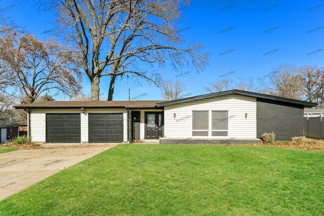 747 Chevron Dr in St. Louis, MO - Building Photo - Building Photo