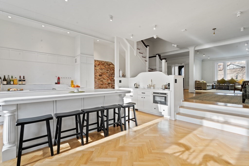 15 Regent Cir, Unit 1 in Brookline, MA - Building Photo