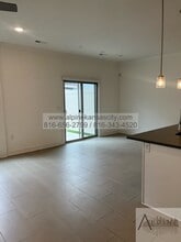 7320 Aaron St in Parkville, MO - Building Photo - Building Photo