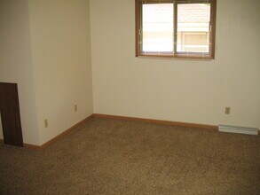 1207 Mint Dr in West Bend, WI - Building Photo - Building Photo