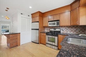 1155 Dickinson St in Springfield, MA - Building Photo - Building Photo