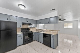 11103 Renel Dr, Unit B in Austin, TX - Foto de edificio - Building Photo