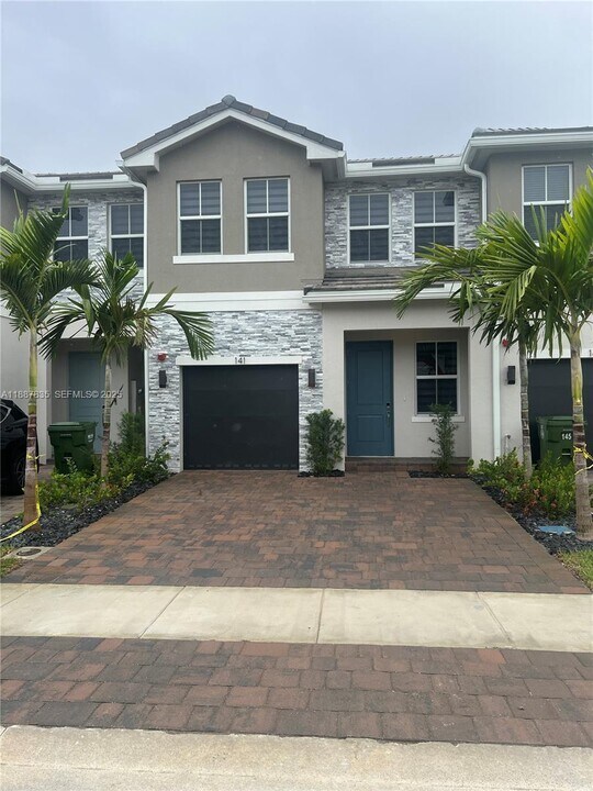 141 SW 171st Ave in Miramar, FL - Building Photo