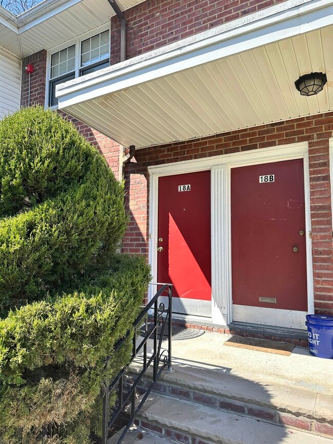 241 W Passaic St in Rochelle Park, NJ - Building Photo - Building Photo