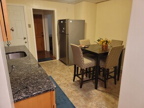 94 Gill St, Unit Frist floor Apt 1 in Avon, MA - Building Photo - Building Photo