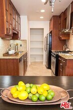 1154 S Barrington Ave in Los Angeles, CA - Foto de edificio - Building Photo