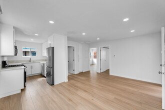 2637 Strandway in San Diego, CA - Foto de edificio - Building Photo