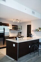 1900 N Bayshore Dr, Unit 4019 in Miami, FL - Building Photo - Building Photo