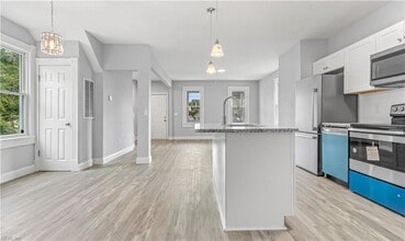 1503 E Indian River Rd in Norfolk, VA - Foto de edificio - Building Photo