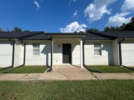 1158 S Washington Ave in Brownsville, TN - Building Photo