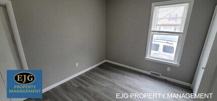 454 Dubuque St, Unit 1 in Manchester, NH - Foto de edificio - Building Photo