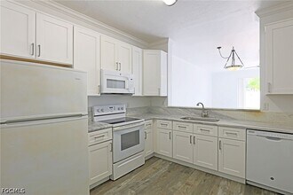 3629 Pine Oak Cir in Ft. Myers, FL - Building Photo - Building Photo