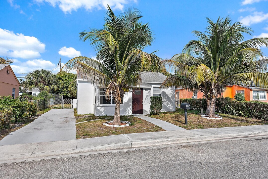 624 W 3rd St in West Palm Beach, FL - Building Photo