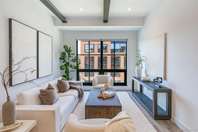 70 Memorial Plaza in Pleasantville, NY - Foto de edificio - Building Photo