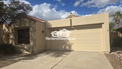 311 E Suntree St in Oro Valley, AZ - Foto de edificio - Building Photo