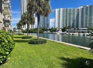 220 Kings Point Dr, Unit 105 in Sunny Isles Beach, FL - Building Photo - Building Photo
