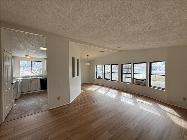 2381 E Butler Ave in Kingman, AZ - Building Photo - Building Photo