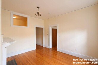 2 Ware St in Cambridge, MA - Foto de edificio - Building Photo