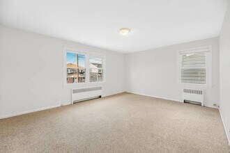 120 Woodside Ave in Harrison, NY - Foto de edificio - Building Photo