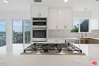 5310 Medina Rd in Los Angeles, CA - Building Photo - Building Photo