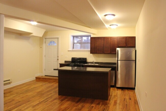 1115 W Oakdale Ave, Unit GDN in Chicago, IL - Building Photo - Building Photo