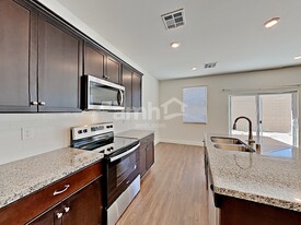 8121 Inhibition Ct in Las Vegas, NV - Building Photo - Building Photo