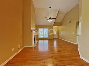 435 Rocky Crest Dr in Gallatin, TN - Foto de edificio - Building Photo