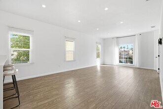 455 Rexford Dr in Beverly Hills, CA - Building Photo - Building Photo