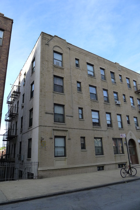 1865 Bogart Ave in Bronx, NY - Building Photo