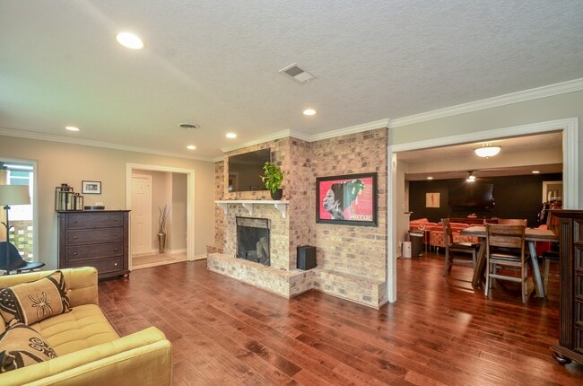property at 4315 Fernwood Dr