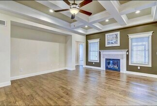 1811 Spartan Dr in Chatham, IL - Foto de edificio - Building Photo