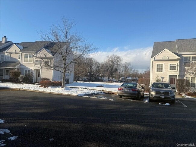 10 Kensington Way in Middletown, NY - Foto de edificio - Building Photo