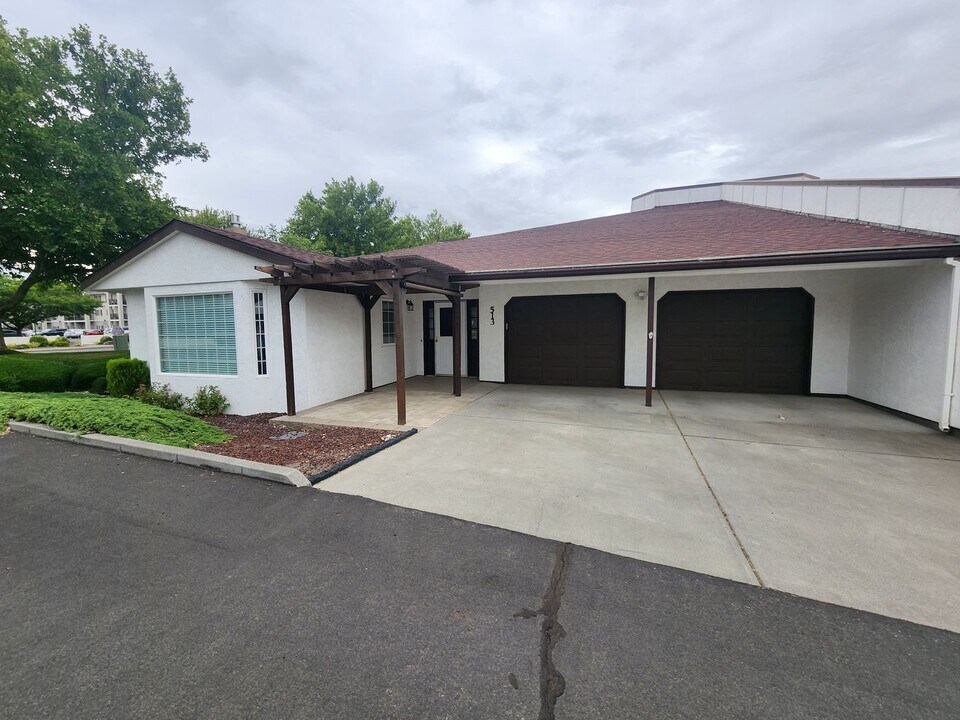 513 Boros Ct in Richland, WA - Foto de edificio