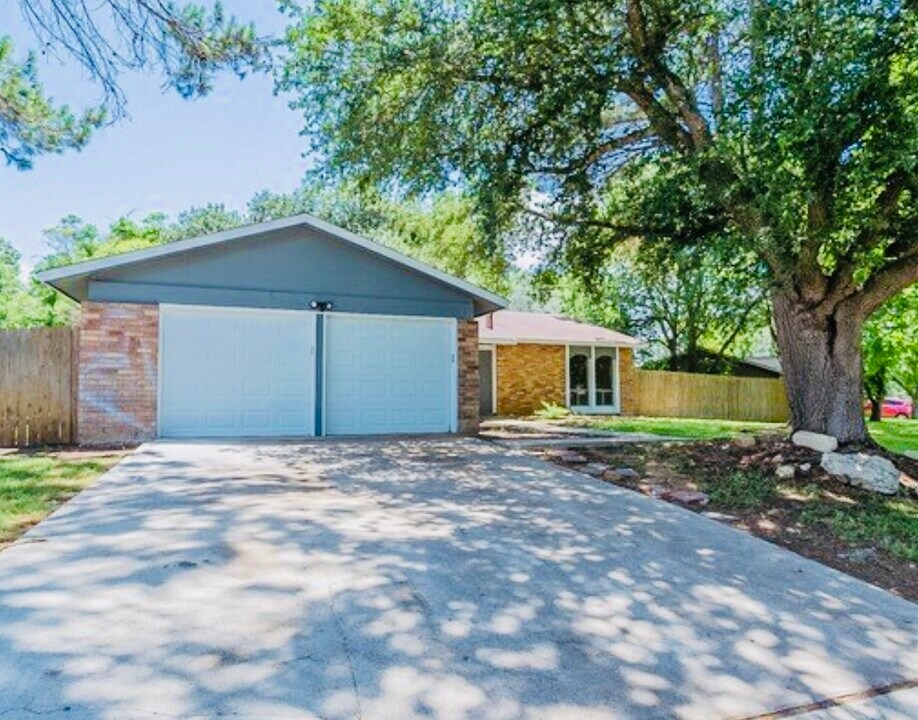 5822 Moores Creek in San Antonio, TX - Building Photo