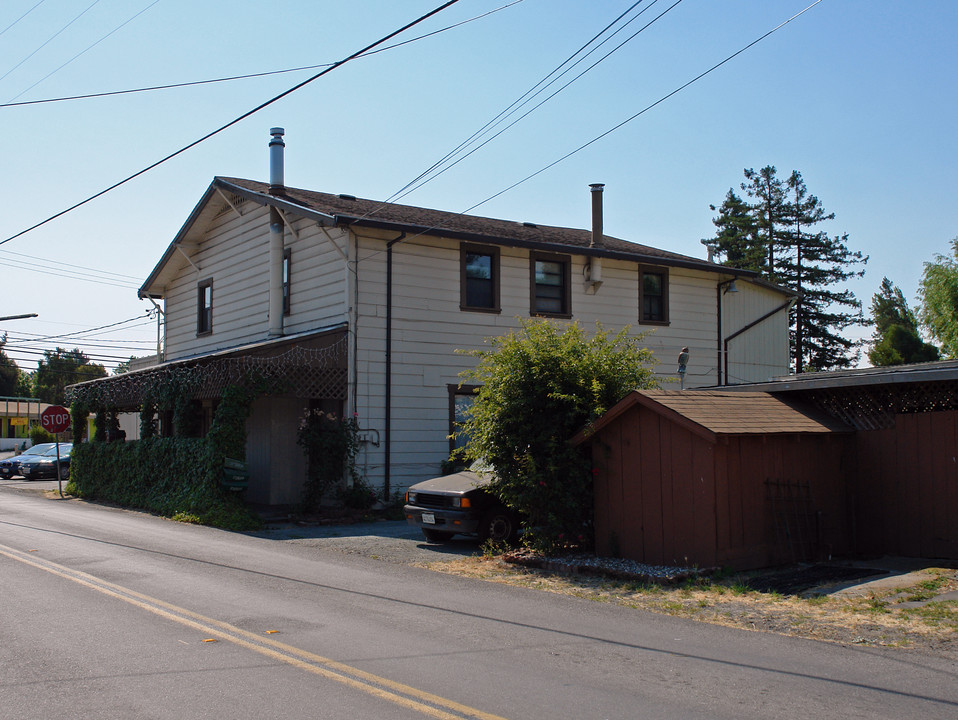 5221 Lone Pine Rd in Sebastopol, CA - Building Photo