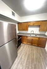 2720 Shipping Ave in Miami, FL - Building Photo - Building Photo