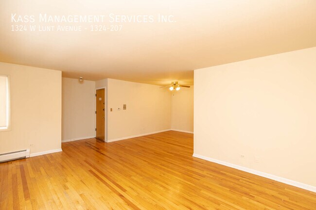 1324 W Lunt Ave in Chicago, IL - Building Photo - Building Photo