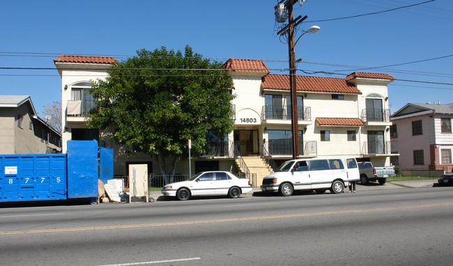 14803 Vanowen St in Van Nuys, CA - Building Photo - Building Photo